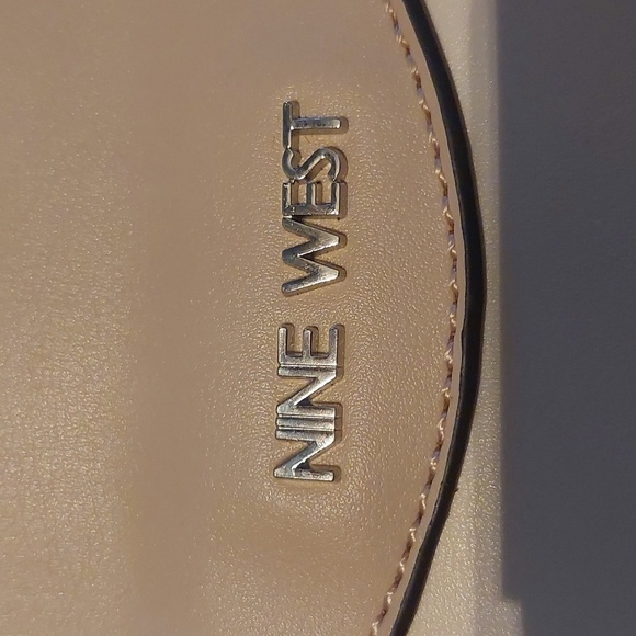 EUC Nine West Cream and Tan Purse - Picture 2 of 9